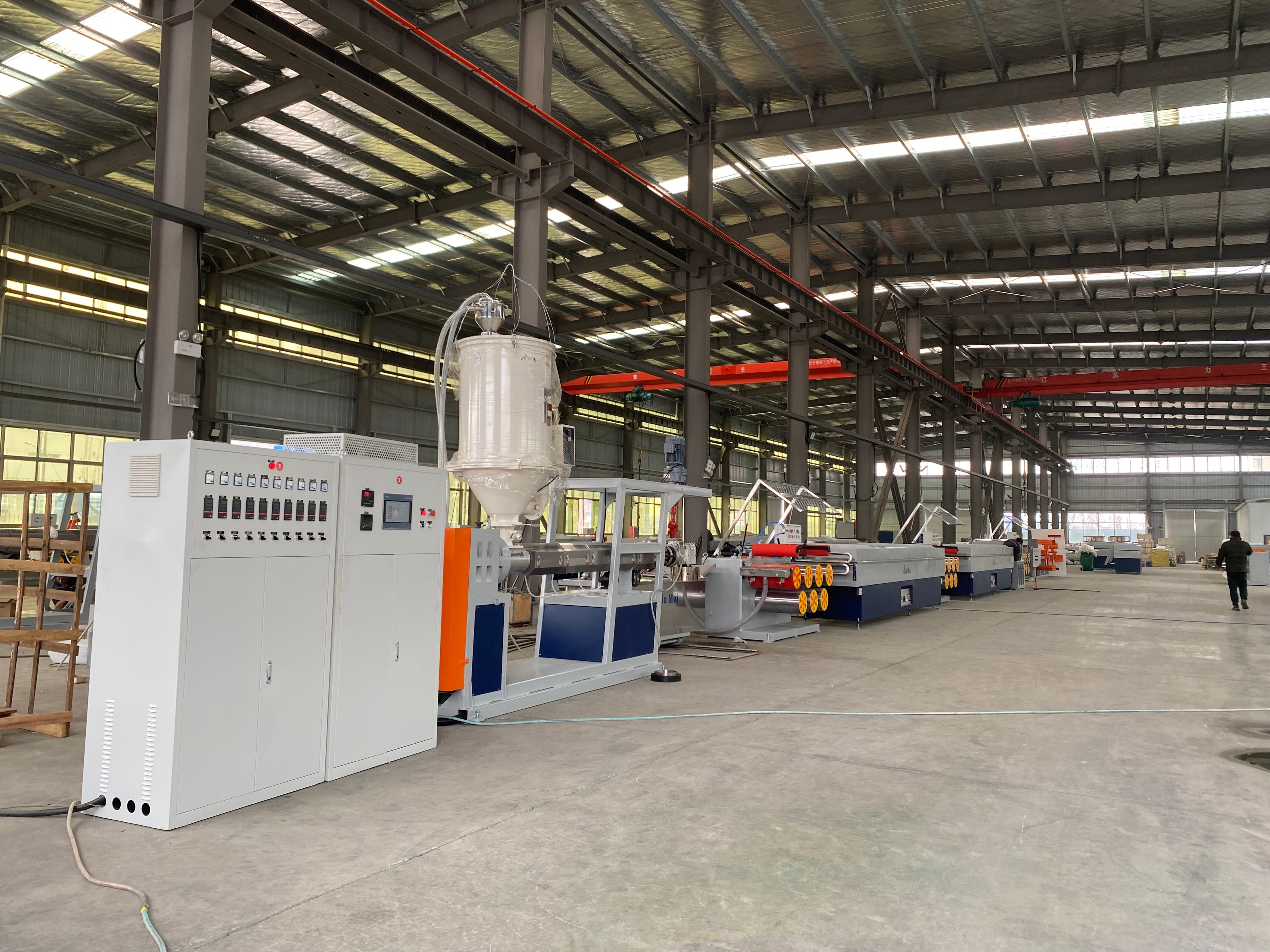 Test Running PP Embossed Fiber Flat Yarn Extruder